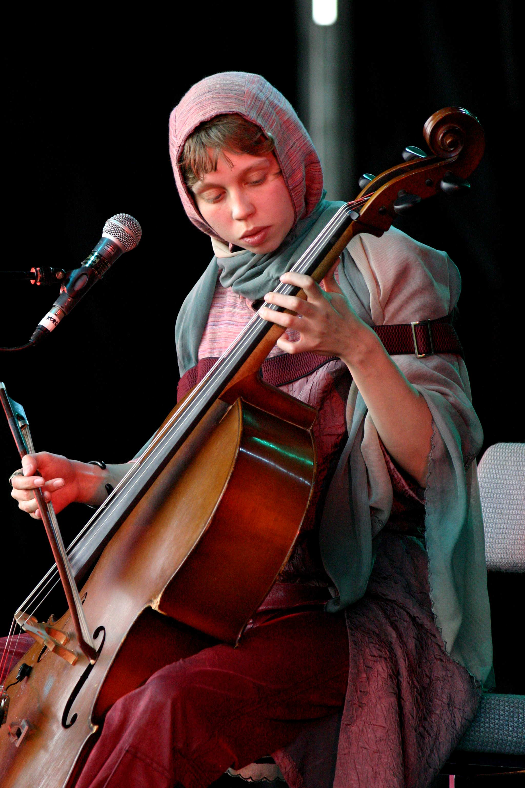 maja-kleszcz-the-warsaw-village-band-wychwood-2005